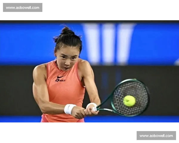 网球公开赛激烈角逐，世界顶级选手争夺荣耀，赛场风云变幻不容错过